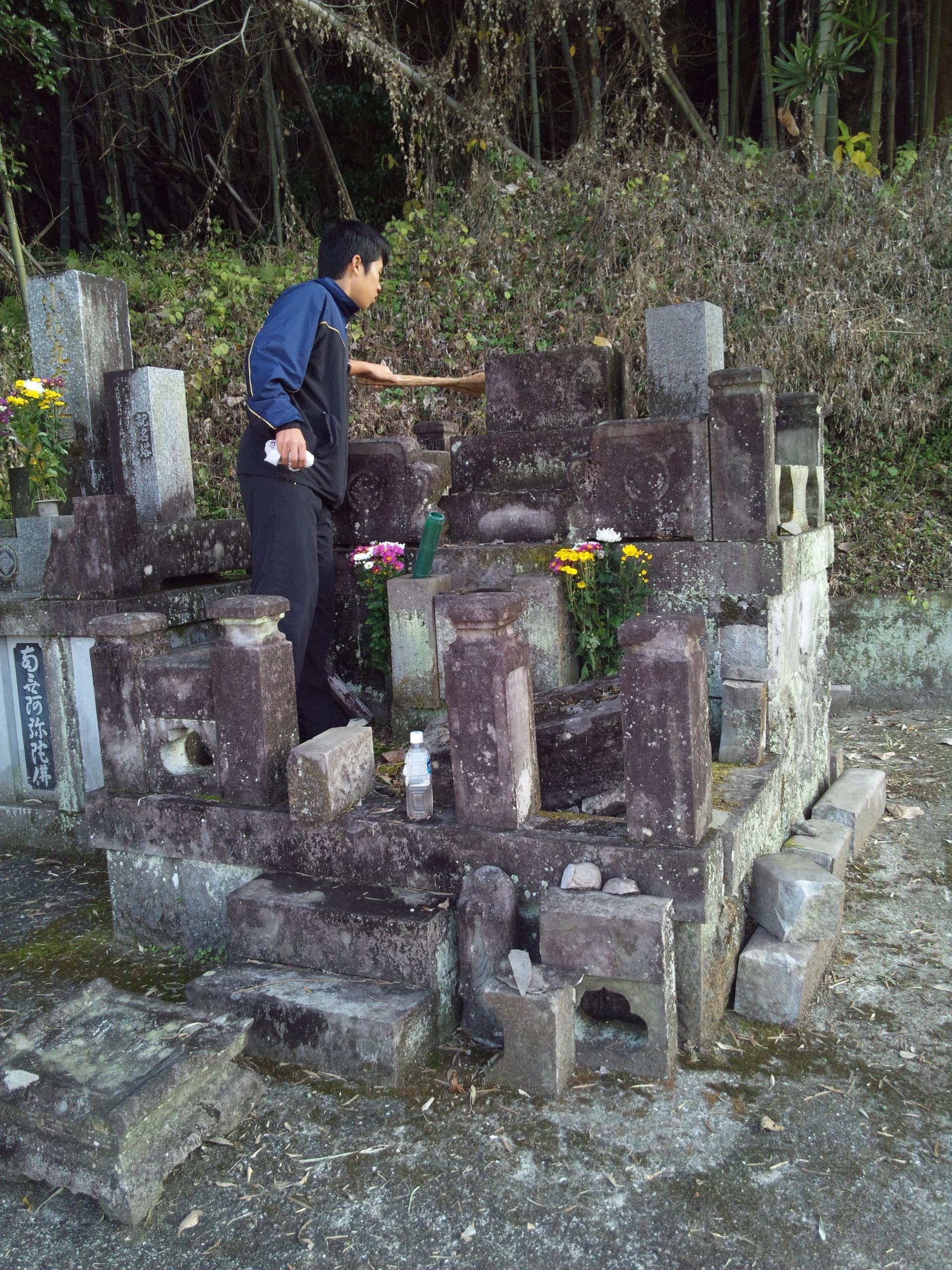 熊本地震で被災した墓地の修復　甲佐町　K墓地　